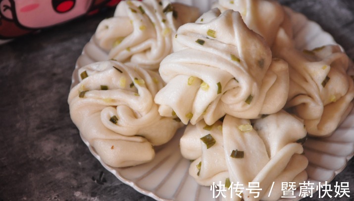 柔软|春天，花10分钟做一笼葱花卷，咸香柔软，好看又好吃