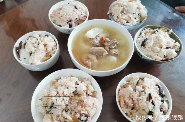 一家6口的午餐，主妇午餐这样做简单，全家老小都满意，特省事