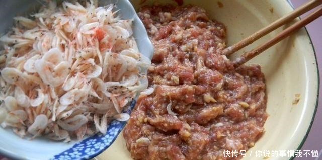 蒸饺好吃有诀窍,学会这样做,皮儿软韧,馅儿鲜香,蒸一锅不够吃