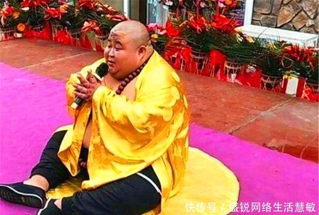 走红|一男子因长相酷似弥勒佛走红,被富婆看中带回家"供养",现状如何