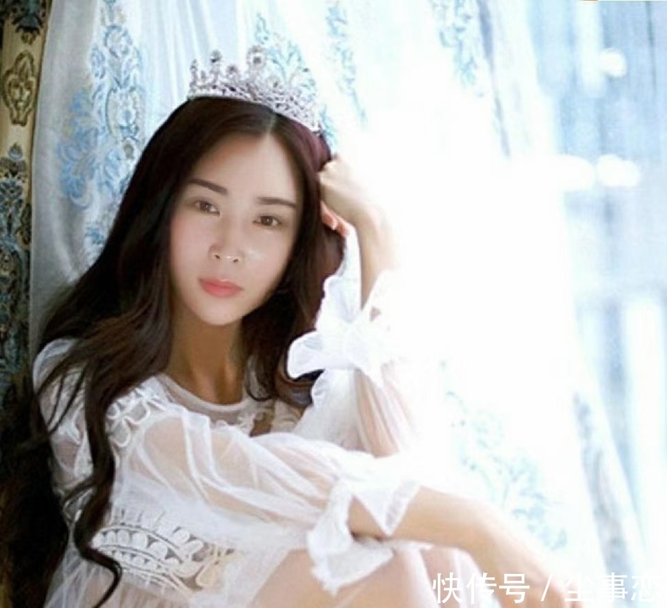 狐狸石$这个女石友可以靠颜值,却偏要玩石头,就连收藏的狐狸石也很妩媚