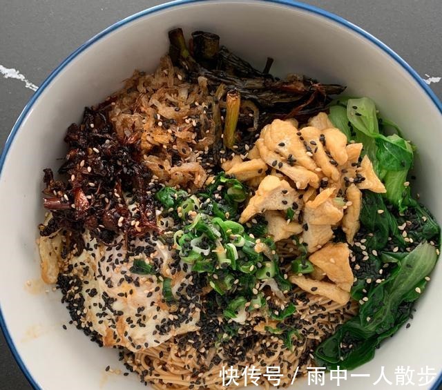 自制晚餐|黄磊晒自制晚餐，瞬间被点赞过万，网友黄小厨的画风变了！