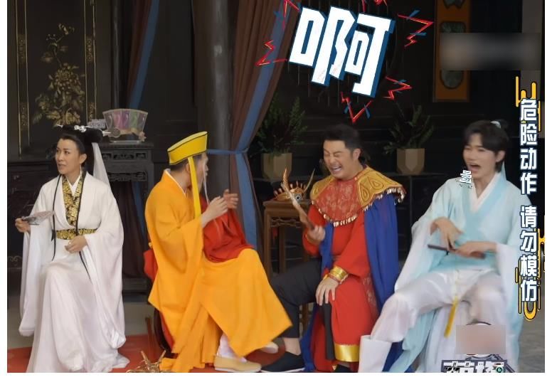 动作|杨紫现场秀隐藏技能，当她用手指变花，在场嘉宾都被吓得张大了嘴