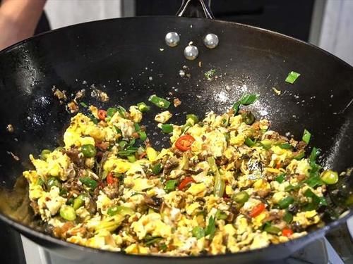 美食优选：这道菜吃出了外婆家的味道，开胃下饭，2碗米饭都不够吃