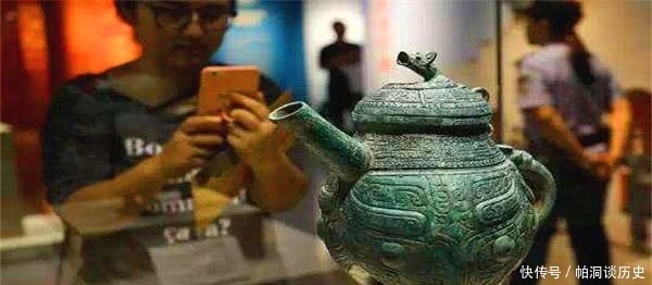 农民挖出国宝不识货,当废金属熔掉,剩一件被专家发现,奖励30元