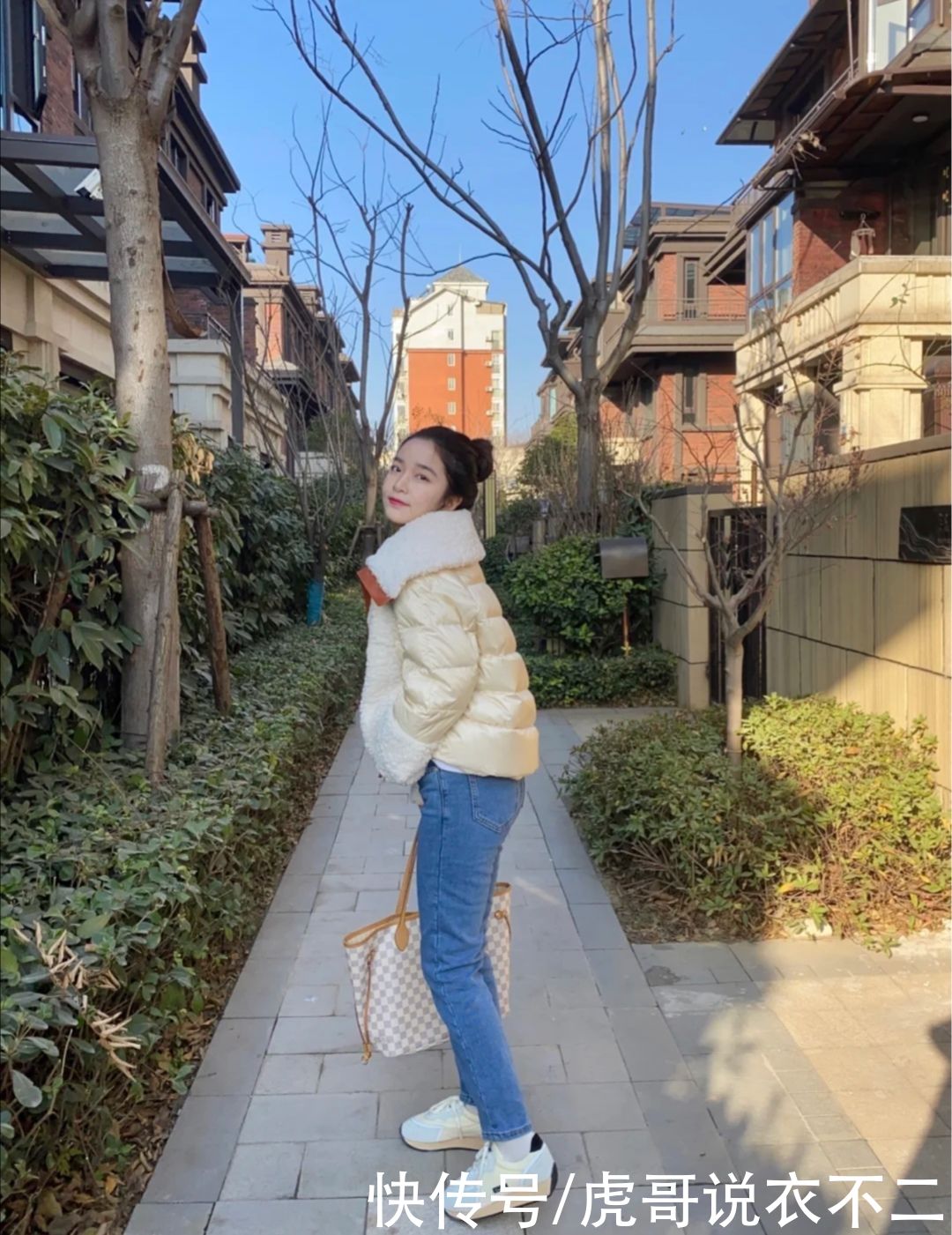 冬季拒绝“当路人”，不想穿纯色羽绒服？拼接式羽绒服了解一下