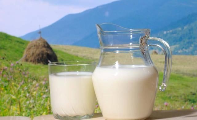 香精|3种价高又没营养的牛奶,医生都是“假”的,再馋也别给孩子买