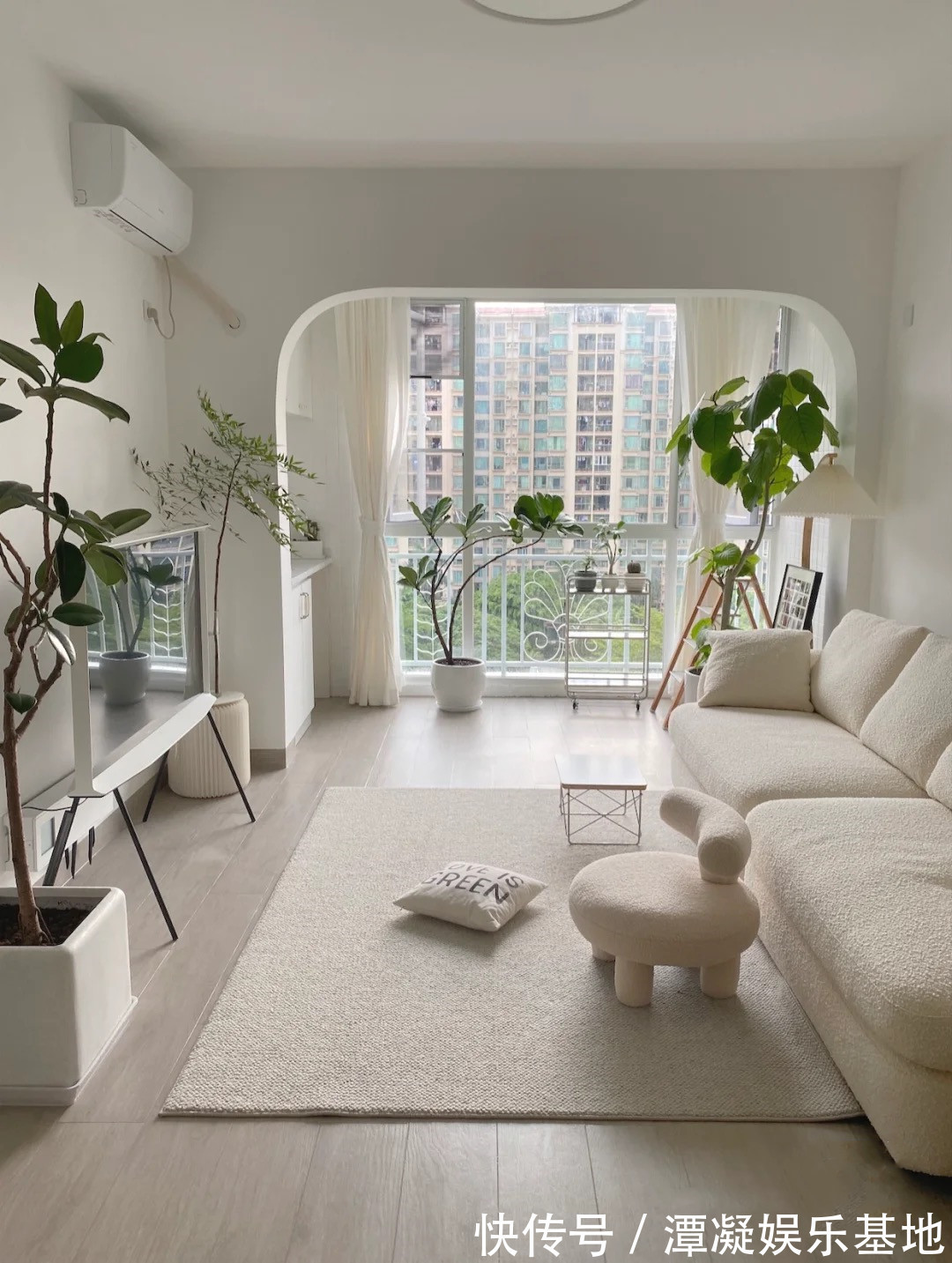 石膏线|她家全屋大白墙,不吊顶,不做石膏线,太干净舒适了,看着真舒服