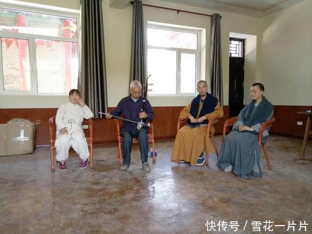 陕西一家四口人,父母学佛,子女出家,全家人在一起修行功德无量