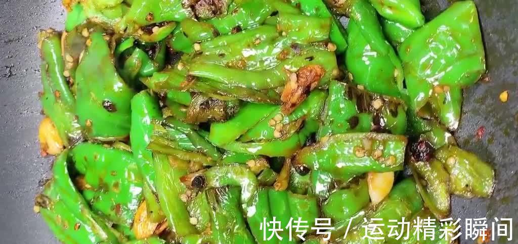 干煸青椒的做法，鲜嫩爽脆干香味美，特殊时期吃上几天都不腻