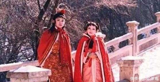 实则|红楼梦,完美女孩宝琴出场意义何在看似她最优秀,实则在夸黛玉