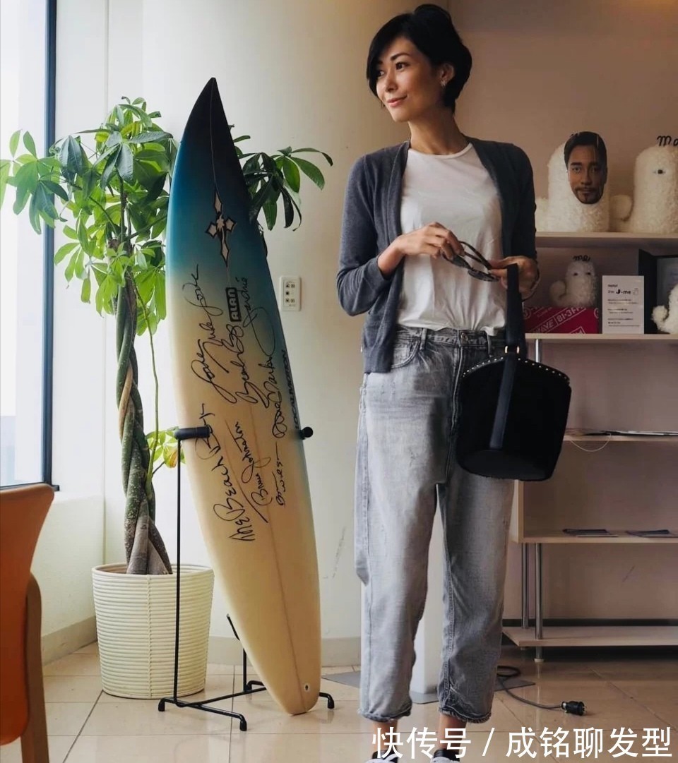 田丸麻纪 人到中年穿衣远离“大妈感”,学会这几种搭配,基础款穿出高级感