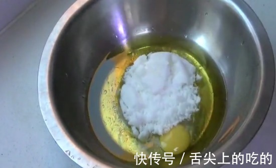 面团|老式五仁月饼的家常制作方法，馅料十足，做法简单，美味可口