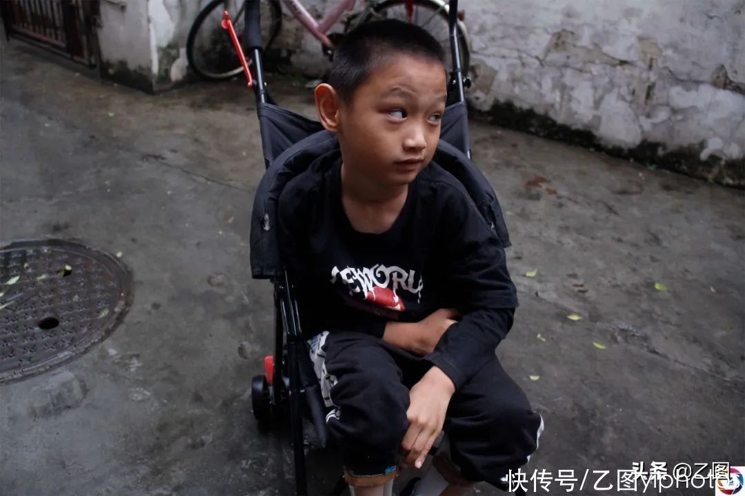 张发美|男童患怪病每天睡3小时，妈妈携其求医6年，只多睡一小时