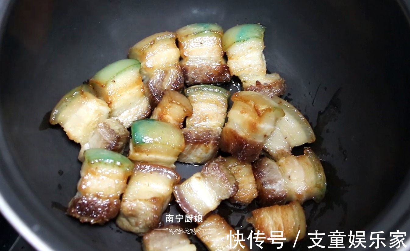 五花肉|做红烧肉时，焯水和直接炖都不对，大厨教你正确做法，软糯还不腻