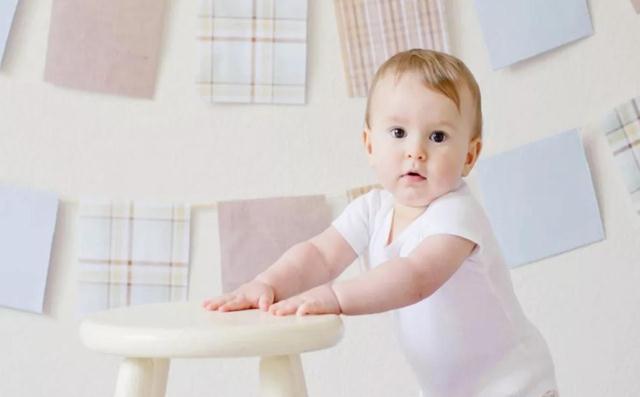 生长发育|宝宝学习站立并非越早越好,学习站立的最佳时间,家长要心中有数