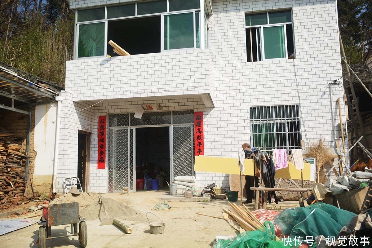 墙板|山村房屋10年无人住,村民装修“穿越时空”,看啥样子