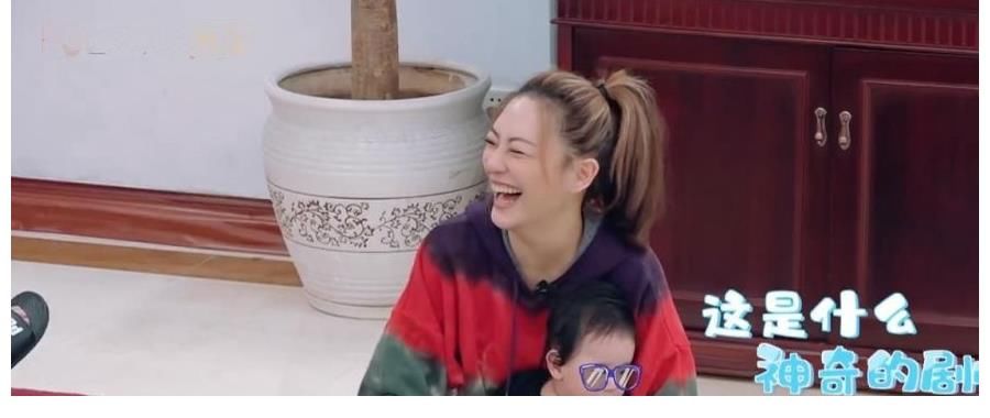 应采儿晒自己教育儿子片段,超70万网友点赞:这才是真正的富养