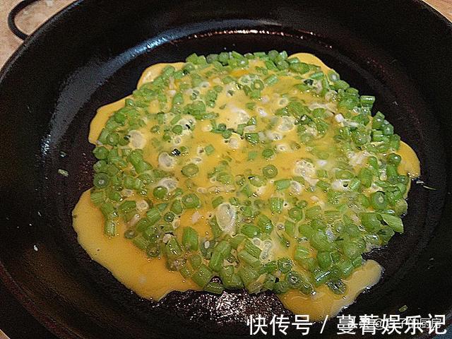 老少皆宜|冬季干燥常吃它,2块钱1把,止咳化痰好,和鸡蛋一炒,鲜香脆嫩