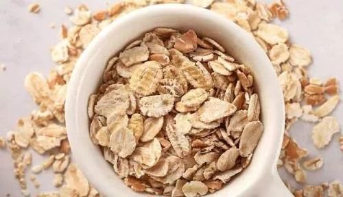 胆固醇|血脂高的人，晚上睡觉或有4个表现，若都没有，说明血液还未黏稠