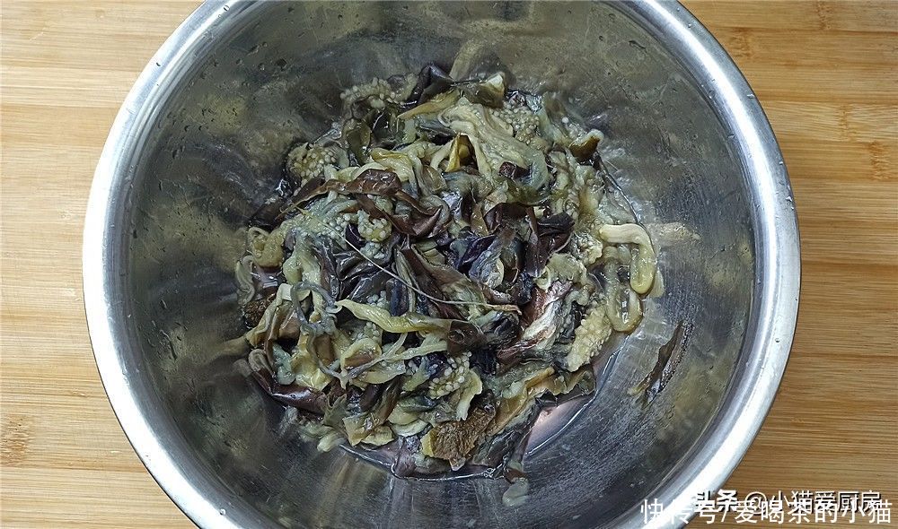大蒜|茄子别再炒着吃了,试试这道手撕茄子,既开胃又解馋,好吃又下饭