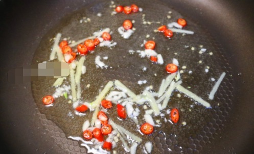  菜色|芹菜炒香干，直接炒就错了！少这一步，口感老硬，菜色也丑