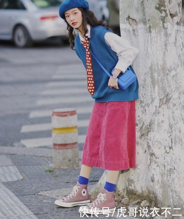 春季穿搭小妙招：颜值不够，“亮色鞋子”来凑