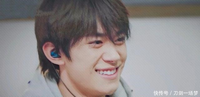 易烊千璽新綜藝定檔,預告中千璽狂擼貓,還叫貓咪“小漂亮”