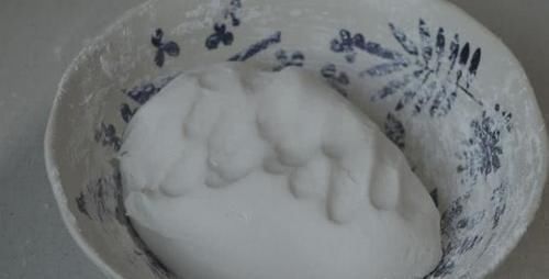 糯米粉新吃法,开水一烫,不发面不饧面,香酥鼓大泡比油条好吃