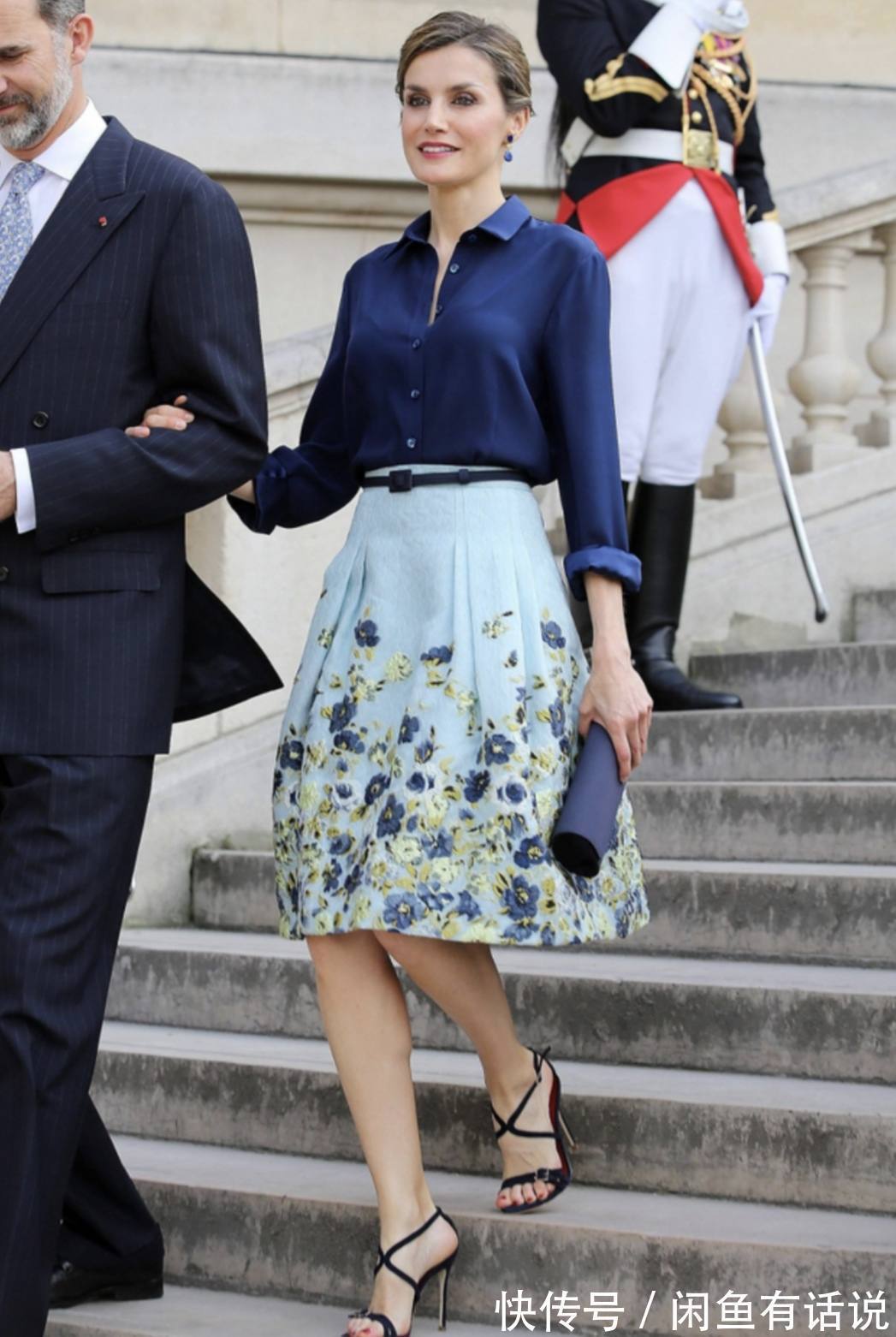 莱后|西班牙王后90斤都不到,身形消瘦气质却高级,衬衫搭半裙真加分