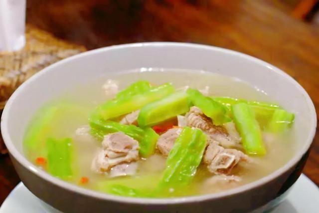 排骨|夏季，经常熬夜要多喝这汤，3样食材简单一煲，汤鲜味美，还下火