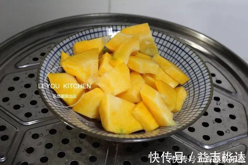 豆沙馅|多捏几下，豆沙包和花一样漂亮，过年端上桌，全家抢着拍照