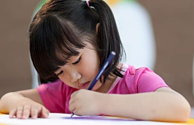 孩子|老师要求孩子写一百遍“罗”,妈妈看后笑傻了,灵魂字体就此诞生