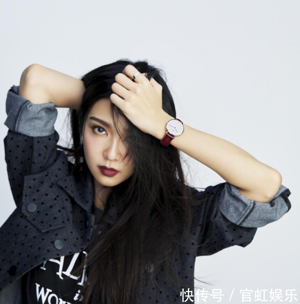 穿搭&女人戴“手镯”还是“手表”好看三个理由告诉你,戴错很尴尬!