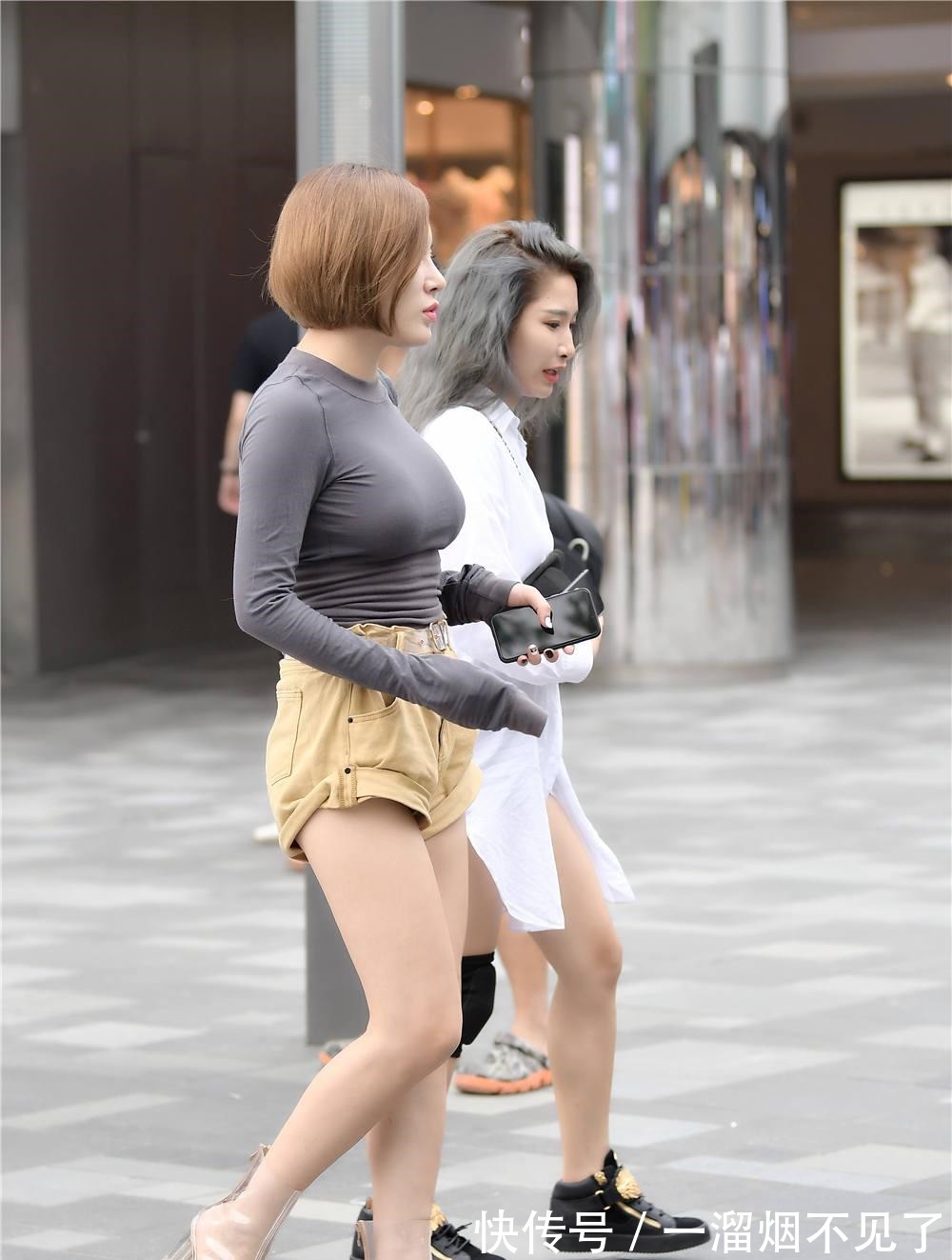 短裤 短裤搭配透明短靴,还真搭配出不一样的味道,衬托比例