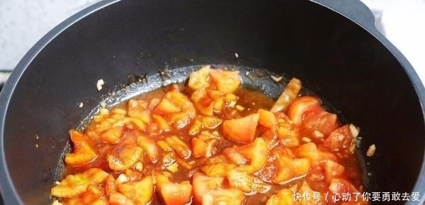 春末遇到此菜别手软,堪称植物“美白丸”,常吃晒黑的皮肤也白了