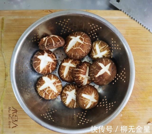 准备料汁|蚝油香菇青菜，鲜香味美，经典家常宴客菜！