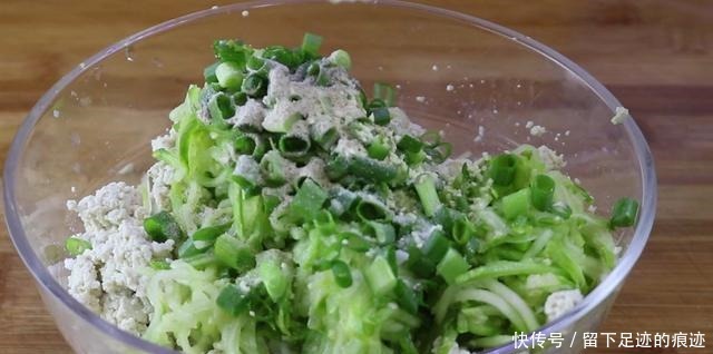 西葫芦最近火了,加1块豆腐,不用炒不用炸,出锅就扫光