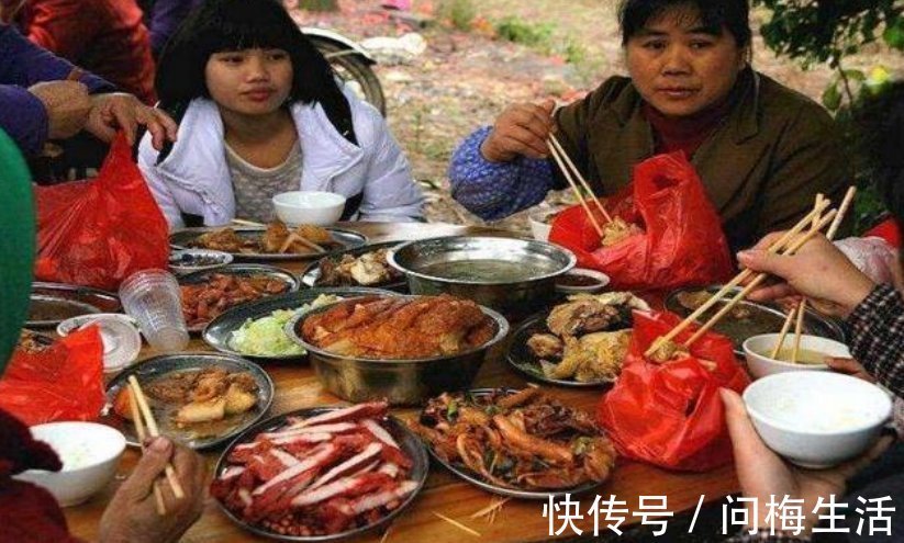 礼节|孩子吃饭有这些“坏习惯”,别惯着,趁早改,晚了会被人看不起