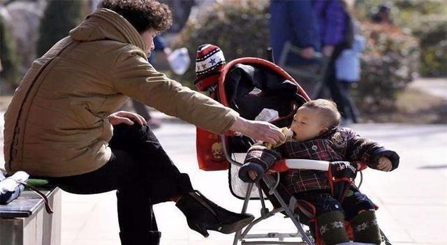 子女|有一种“新型啃老”正在流行,老人有苦难言,子女们却不愿承认