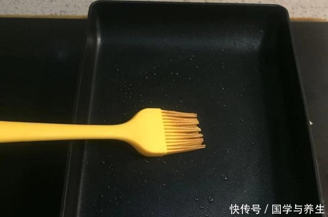 我常用鸡蛋给孩子做这早餐，咸香松软，补充营养，5分钟就搞定