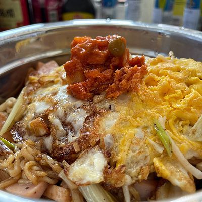 火腿|火腿金针菇炒面