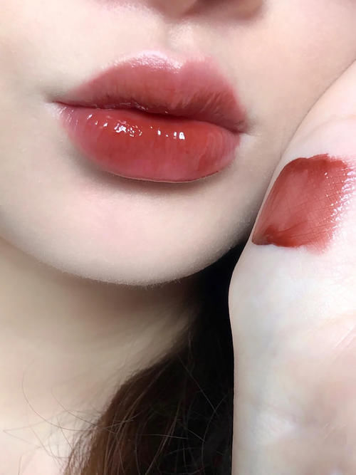 小颜|黄皮女人别总涂“红棕色”,这几支“玫瑰色”照样显白