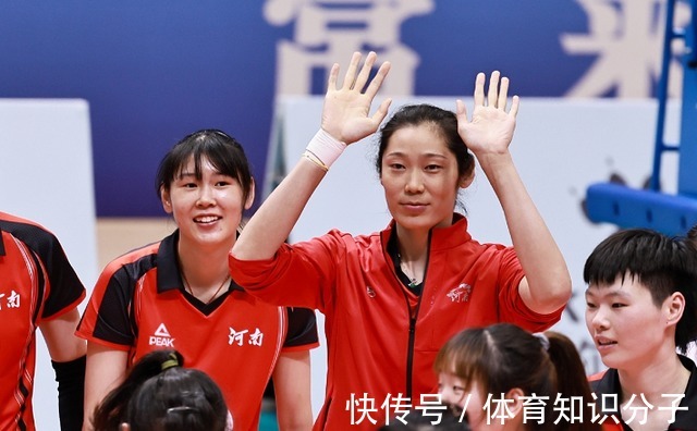 郎平|中国女排最新消息:新国家队全家福曝光!蔡斌、李盈莹是C位!