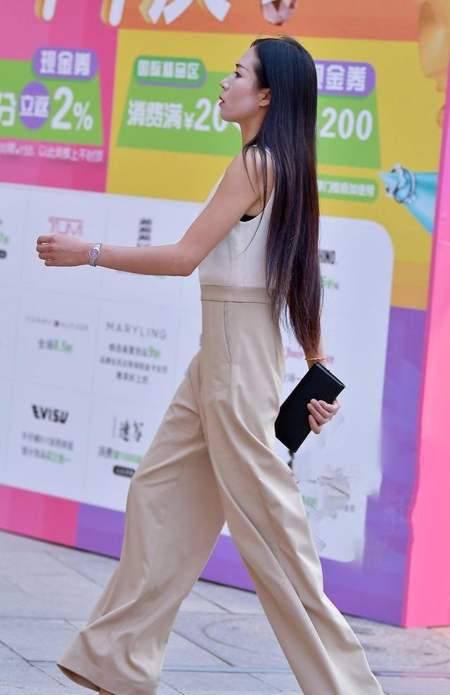 “阔腿裤”也能穿出精致干练感，气质十足，魅力满分！