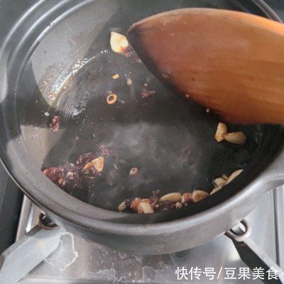 〔一人食〕暖洋洋香辣番茄鳕鱼锅