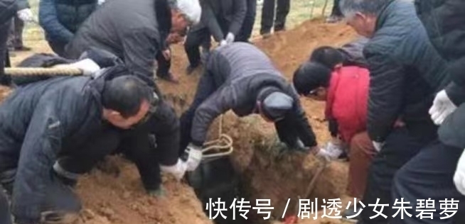 中华民族#北大教授吴飞提议恢复土葬:土葬是人最后的体面,火葬把人当垃圾