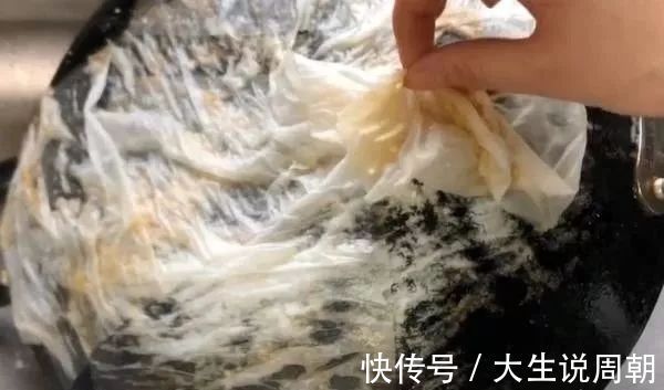 在锅底贴上一层纸巾，解决了千万家庭的烦恼，学会受用一生
