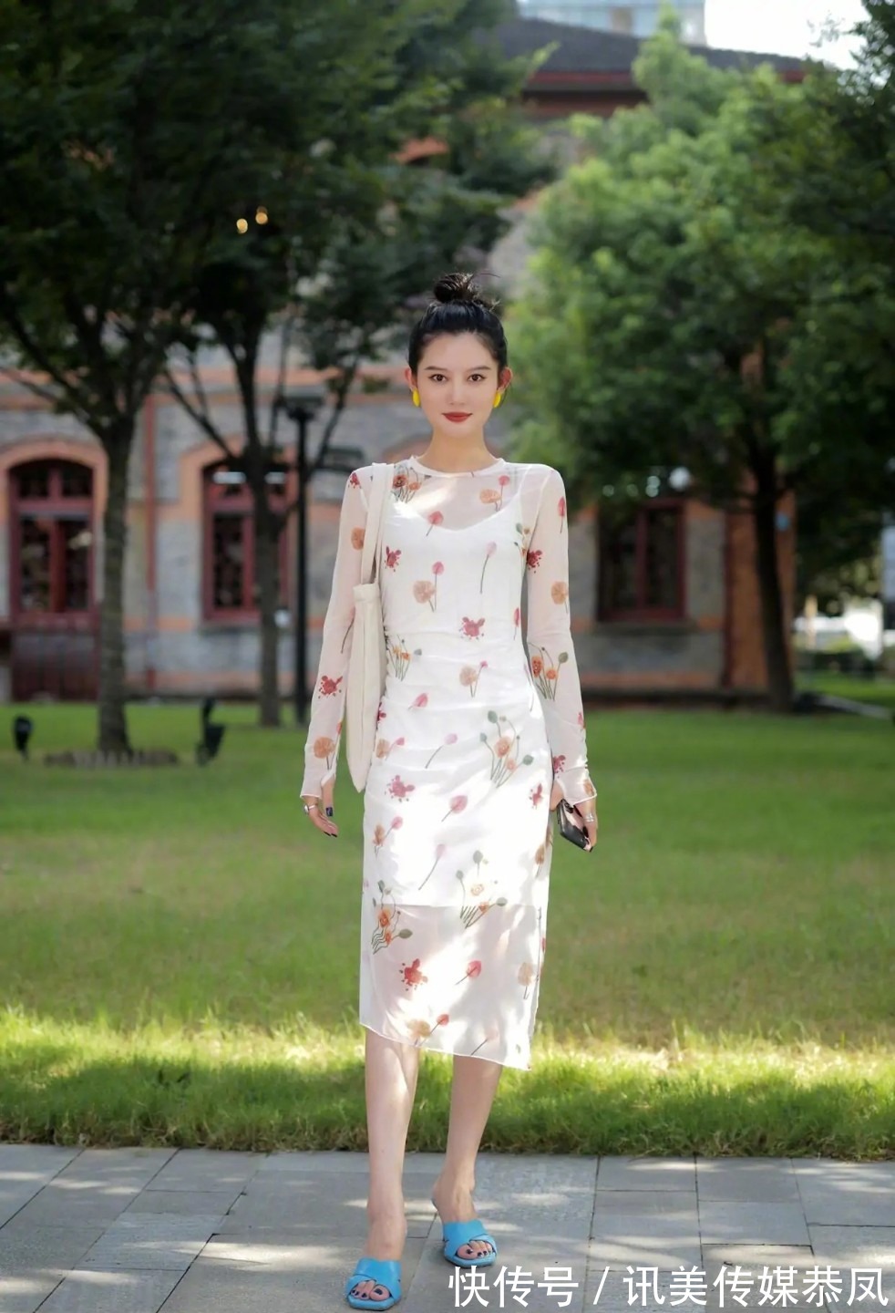 碎花连衣裙|选择好看的碎花连衣裙穿搭，摆脱乡土气息，化身都市丽人！