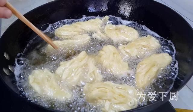 在家面粉别炸油条了，大厨教你详细教程，给肉都不换，真的非常香